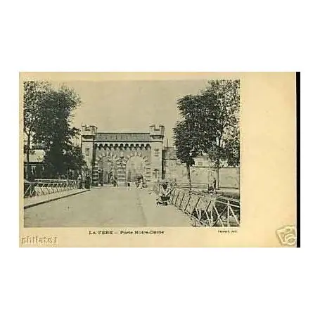 Seulement Aujourd’hui Carte postale 02 - La Fere - Porte Notre Dame