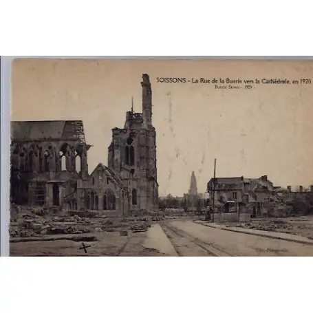 Carte postale 02 - Soissons - La rue de la Buerie vers la Cathedrale, en 1920 - Non voyage... Commander Maintenant