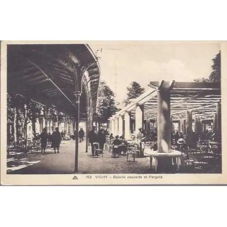 Carte postale 03 - Vichy - Galerie couverte et pergola Bon Plan