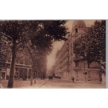 Carte postale 03 - Vichy - Grand hotel du parc et allee couverte de l'ancien parc - Voyage... Livraison Express