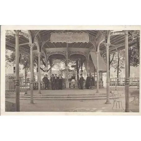 Carte postale 03 - Vichy - Source de l'Hopital Soldes