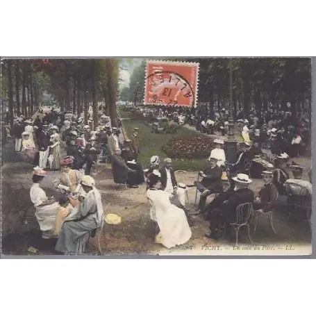 Prix Promo Carte postale 03 - Vichy - Un coin du parc