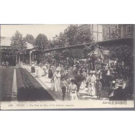 Offre Spéciale Carte postale 03 - Vichy - Un coin du parc et les galeries