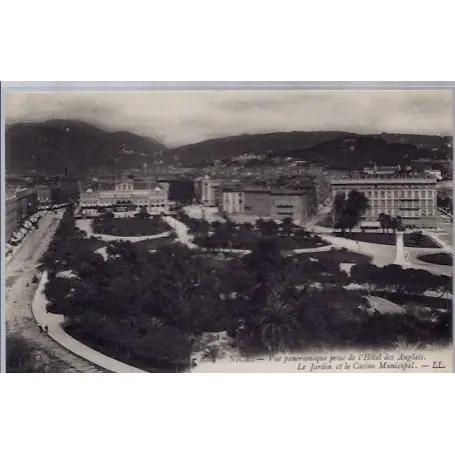 Carte postale 06 - Nice - Vue panoramique prise de l' Hotel des Anglais - Le jardin et le ... Populaire