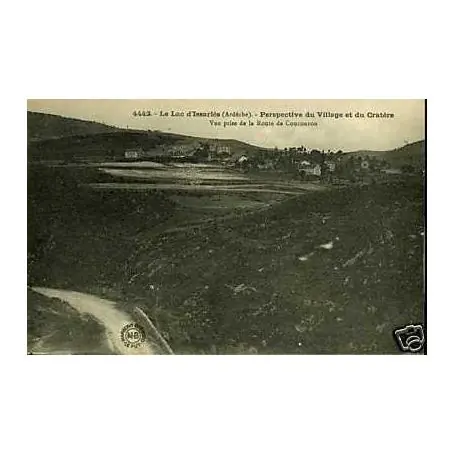 Carte postale 07 - Le lac d'Issaries - Perspective du village Expédié Aujourd’hui