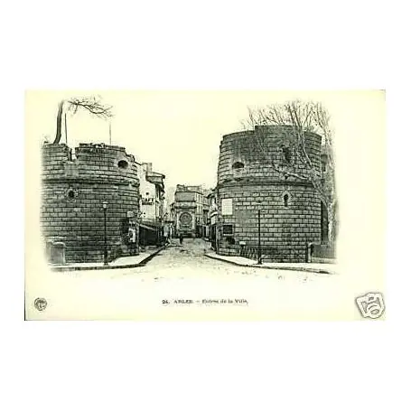 En Vogue Carte postale 13 - Arles - Entree de la ville