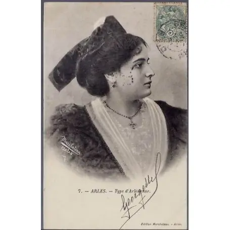 Carte postale 13 - Arles - Type d'Arlesienne - Voyage - Dos divise Dernière Chance