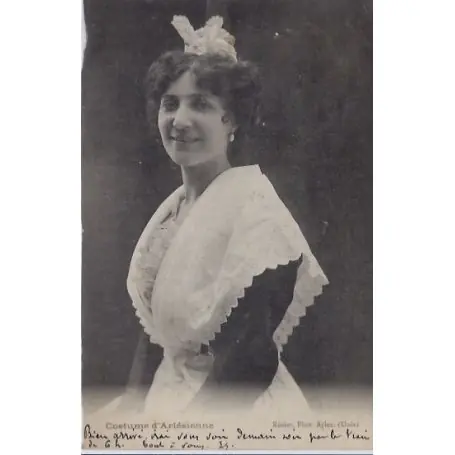 Nouvelle Collection Carte postale 13 - En provence - femme en costume d' Arlesienne - Voyage - Dos non divise...