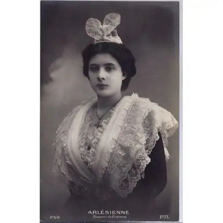 Carte postale 13 - En provence - Arlesienne - Non voyage - Dos divise... Fait Main