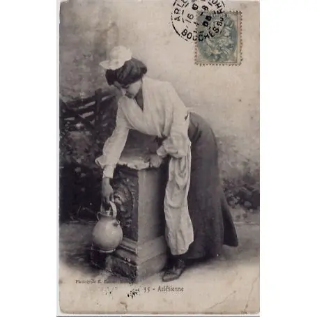 Carte postale 13 - En provence - Arlesienne - Voyage - Dos divise... Meilleur Choix