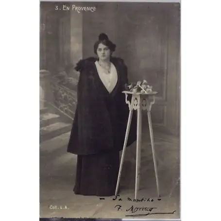 Carte postale 13 - En provence - Femme en costume d'epoque - Non voyage - Dos divise... Commander Vite