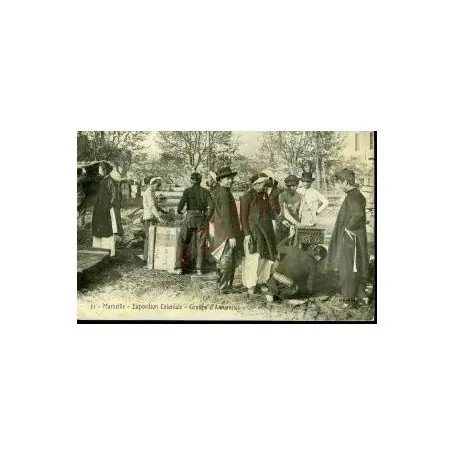 Carte postale 13 - MARSEILLE EXPOSITION COLONIALE -GROUPE D'ANNAMITES Commander Vite