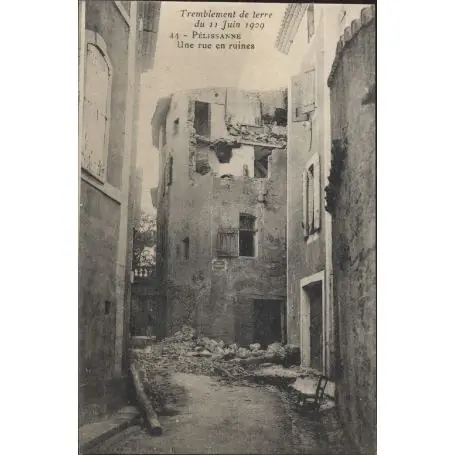 Prix Promo Carte postale 13 - Pelissanne - Une rue en ruines - Tremblement de 1909