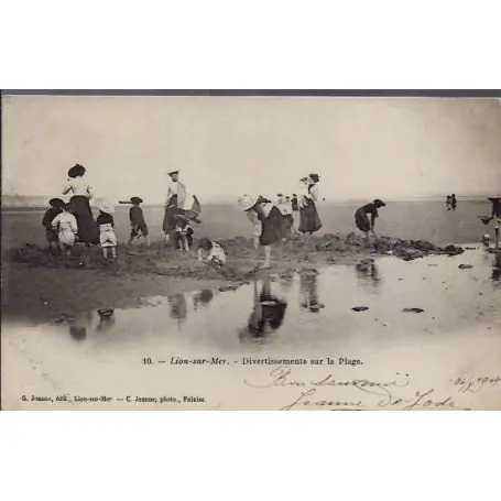 Bon Plan Carte postale 14 - Lion-sur-Mer - Divertissements sur la plage - Voyage - Dos non divise