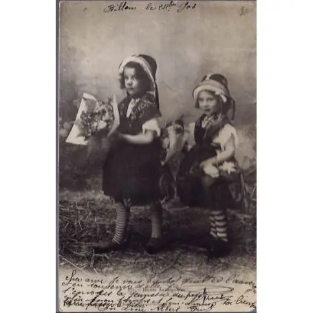 Nouvelle Collection Carte postale 15 - Auvergne - Jeunes auvergnats - Voyage - Dos non divise