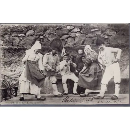 Carte postale 15 - Auvergne - La montagnarde - Costumes Auvergnats - Voyage - Dos non divise Prix Choc