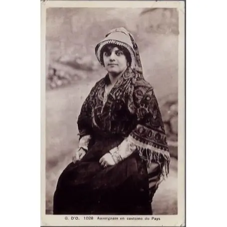 Carte postale 15 - Auvergne -Auvergnate en costume du pays - Voyage - Dos divise Acheter Direct