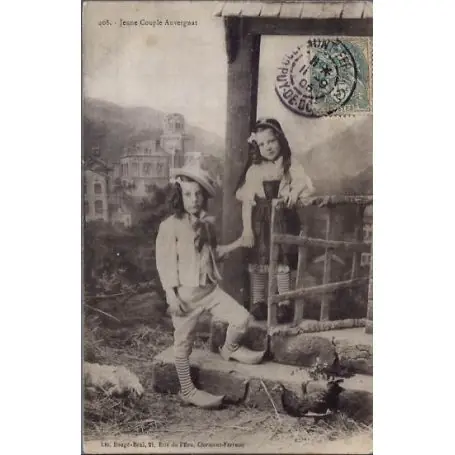 Carte postale 15 -Auvergne - Jeune couple Auvergnat - Voyage - Dos divise Exclusif