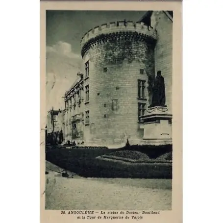 Must-Have Carte postale 16 - Angouleme - La statue du docteur Bouillaud et la tour de marguerite de ...