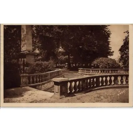 Carte postale 18 - Bourges - Le jardin public - Voyage - Dos divise Nouveauté