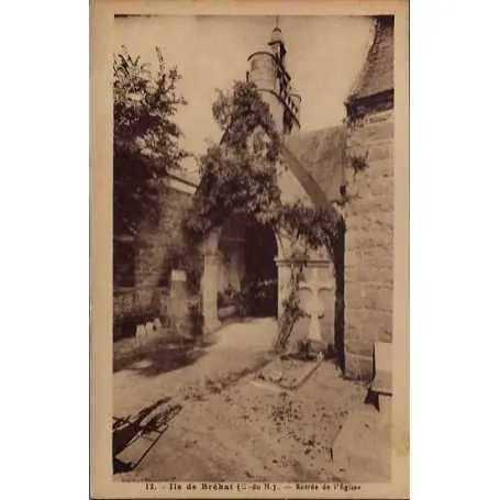 Carte postale 22 - Ile de Brehat - Entree de l'eglise - Non voyage - Dos divise... Meilleur Choix