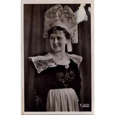 Carte postale 29 - Fouesnant - Jeune Fouesnantaise - Voyage - Dos divise Prix Choc