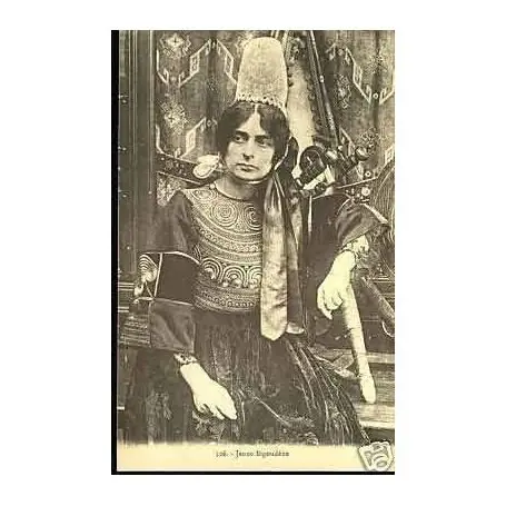 Fait Main Carte postale 29 - Une jeune bigoudene en costume