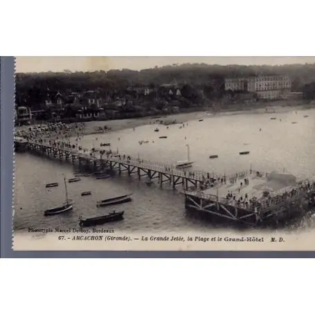 Carte postale 33 - Arcachon - la grande Jetee - la plage et le Grand-Hotel - Non voyage -... Tendance