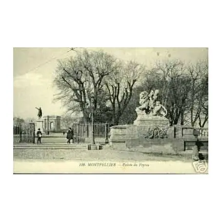 Carte postale 34 - MONTPELLIER - ENTREE DU PEYROU Exclusif