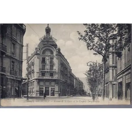 Carte postale 38 - Grenoble - Avenue de la gare et coupole Commander Maintenant