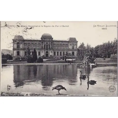 Carte postale 43 - Le Puy - Musee crozatier,bassin fer a cheval Promotion