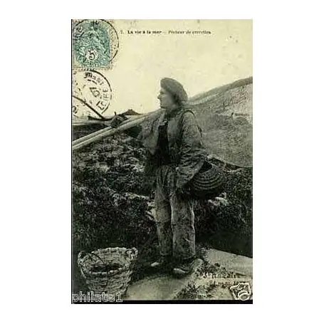 Carte postale 44 - La vie a la mer - Pecheur de crevettes Pas Cher