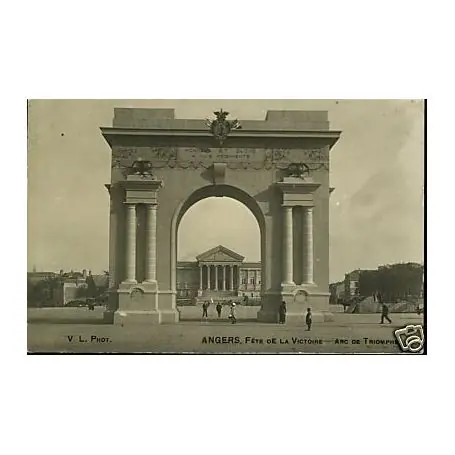 Carte postale 49 - Angers - Fete de la victoire - Arc de triomphe Quantité Limitée