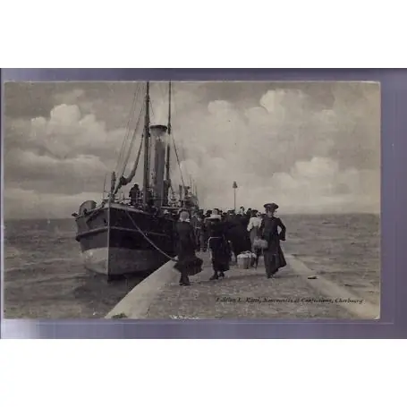 Carte postale 50 - passagers sur le quai du port - Non voyage - Dos divise En Vogue