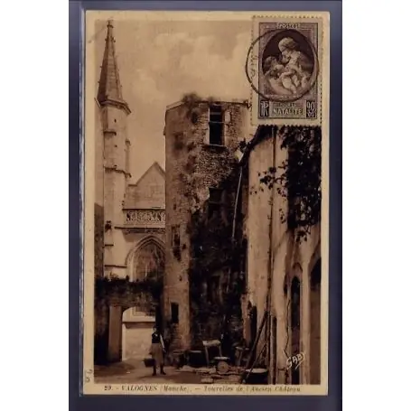 Édition Limitée Carte postale 50 - Valognes - Tourelles de l'ancien chateau - Non voyage - Dos divise