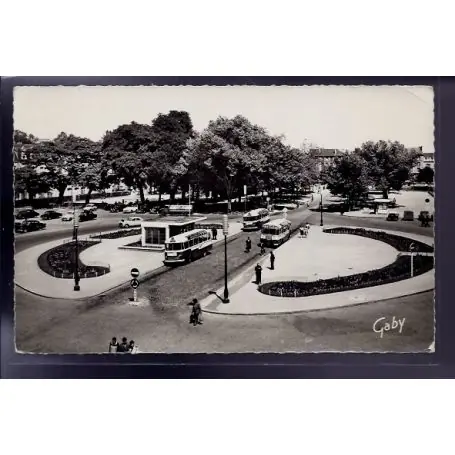 Carte postale 53 - Laval - Place du 11 novembre - Voyage - Dos divise Dernière Chance