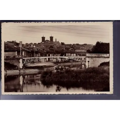 Commander Vite Carte postale 55 - Stenay - Passerelle et Port du Canal - Non voyage - Dos divise