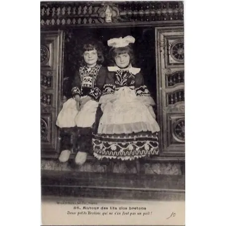 Exclusif Carte postale 56 - Autour des lits clos bretons - Deux petits bretons, qui ne s'en font pas