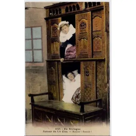 Carte postale 56 - Bretagne - Autour du lit clos - Bonjour! Bonsoir ! - deux femmes dans leu Promotion Saisonnière