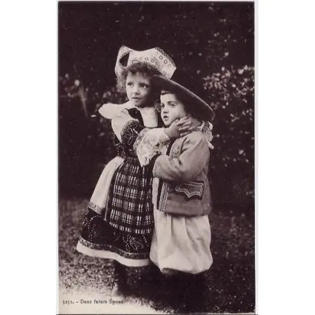 Carte postale 56 - Bretagne - Deux futurs epoux - Non voyage - Dos divise Seulement Aujourd’hui