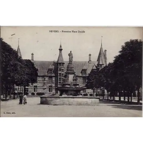 Carte postale 58 - Nevers - Fontaine Place Ducale - Voyage - Dos divise Soldes