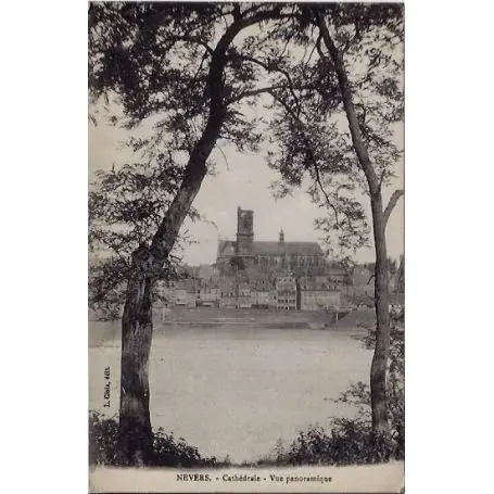 Prix Réduit Carte postale 58 - Nevers - La Cathedrale - Vue panoramique - Voyage - Dos divise