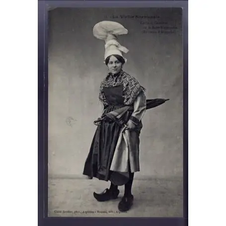 Carte postale 61 - Environ d' Argentan - La vieille Normandie - Coiffe et costume de la bas Pas Cher