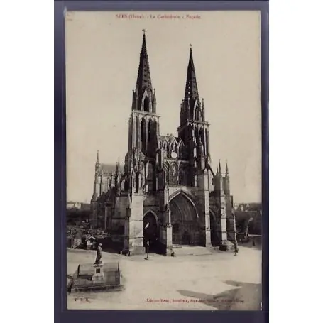 Carte postale 61 - Sees - La cathedrale - facade - Non voyage - Dos divise Offre Du Jour