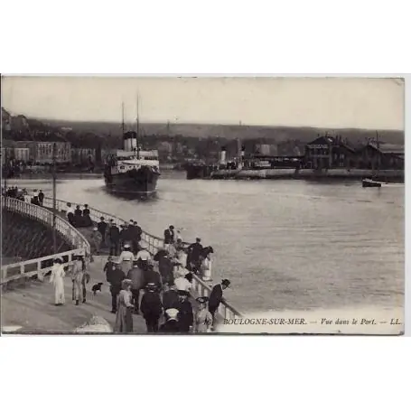 En Vogue Carte postale 62 - Boulogne-sur-Mer - Vue dans le port - Voyage - Dos divise