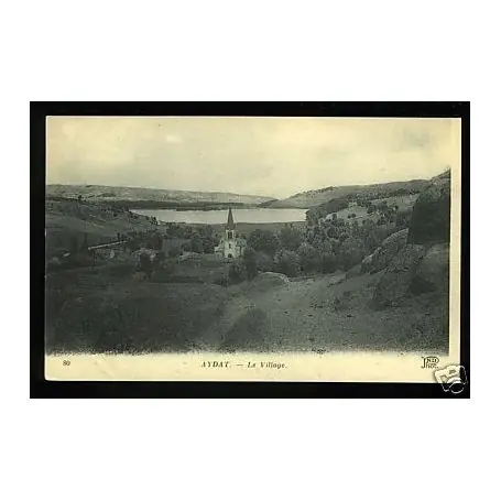 Commander Vite Carte postale 63 - Aydat - Le village - Vue generale