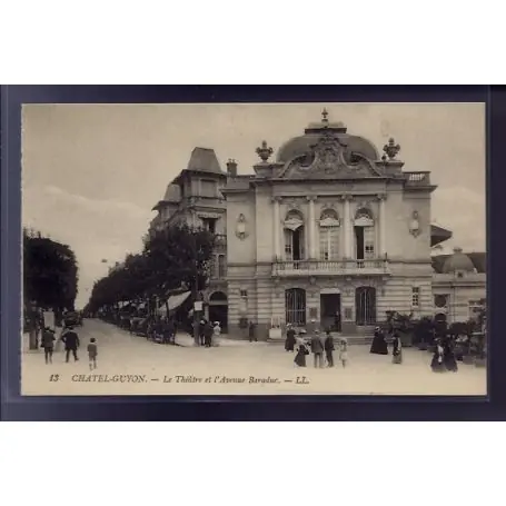 Carte postale 63 - Chatel-Guyon - Le theatre et l' Avenue Baraduc - Non voyage - Dos divise Pas Cher