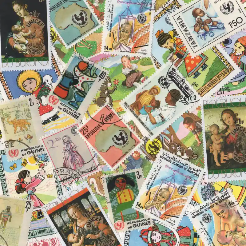 UNICEF 25 timbres thématiques tous différents. Remise
