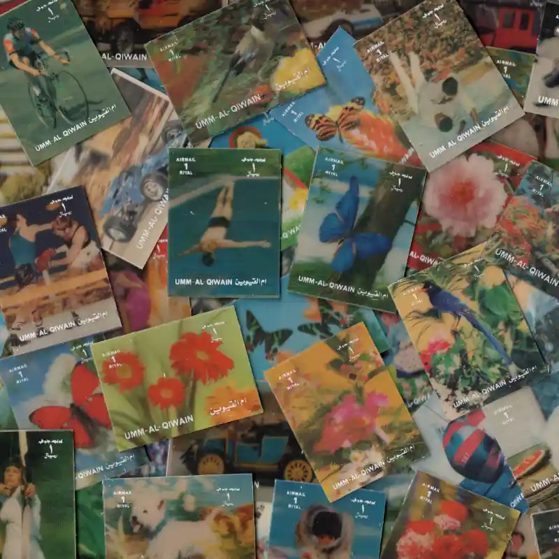 Offre Du Jour 50 timbres thématiques en trois dimensions tous différents.