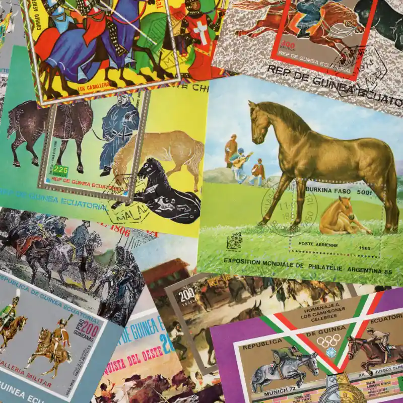 Produit De Marque Chevaux 10 blocs-feuillets de timbres thématiques.